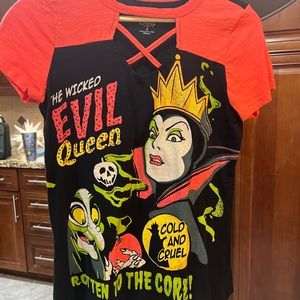 Disney Evil Queen graphic t-shirt | Size S